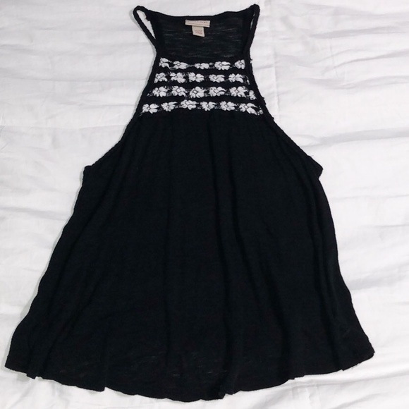 Black embroideried tank - Picture 1 of 4